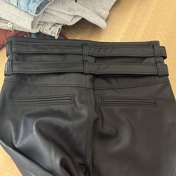 NWT Blank NYC Black Faux Leather Belted Jeans - Picture 4 of 7